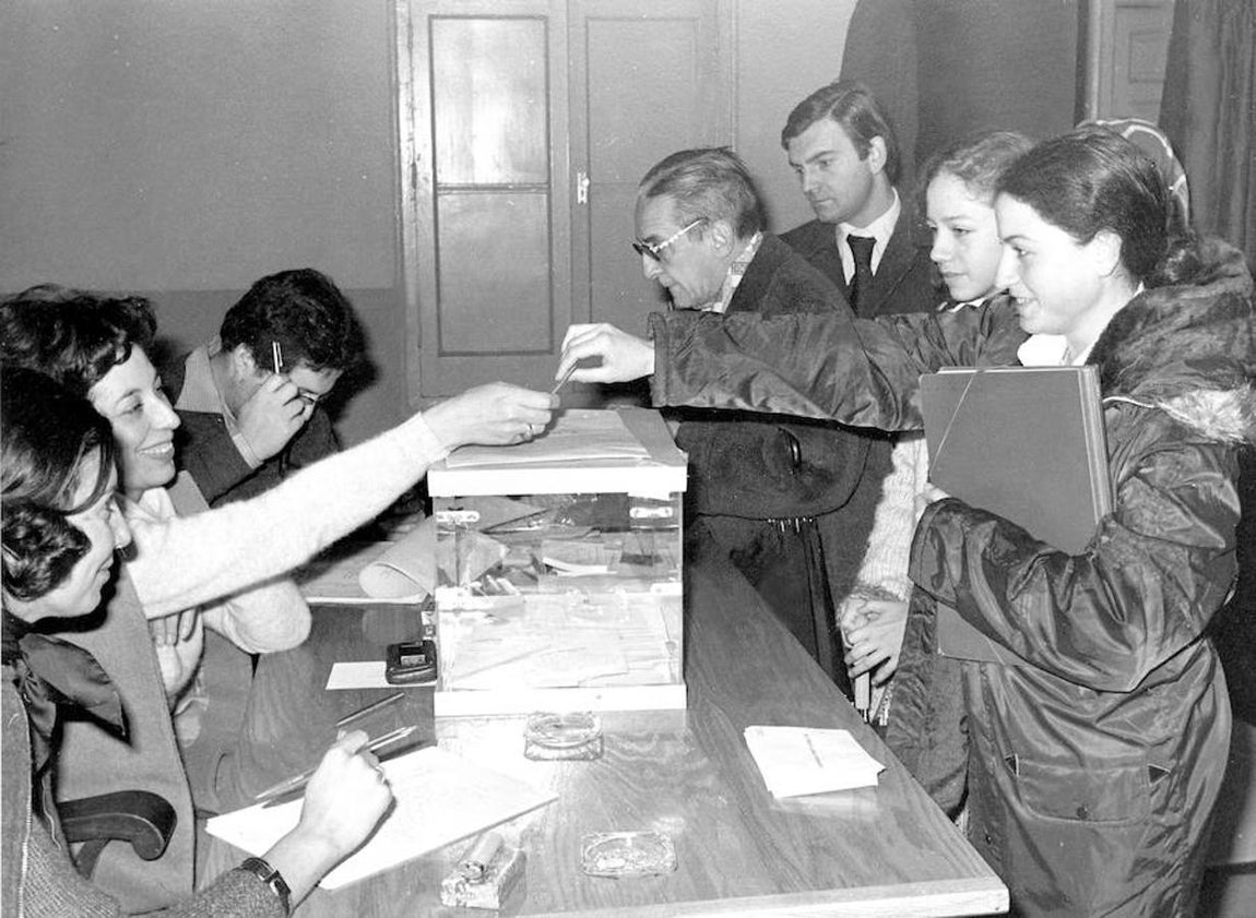El 6 de diciembre de 1978 tuvo lugar el referéndum en el que los españoles ratificaron la Constitución española. 