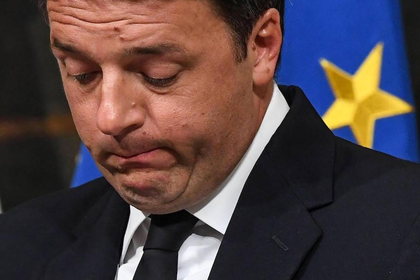 Apenas una hora después del cierre de los colegios electorales, y de la publicación de los primeros resultados, Renzi ha anunciado su dimisión 