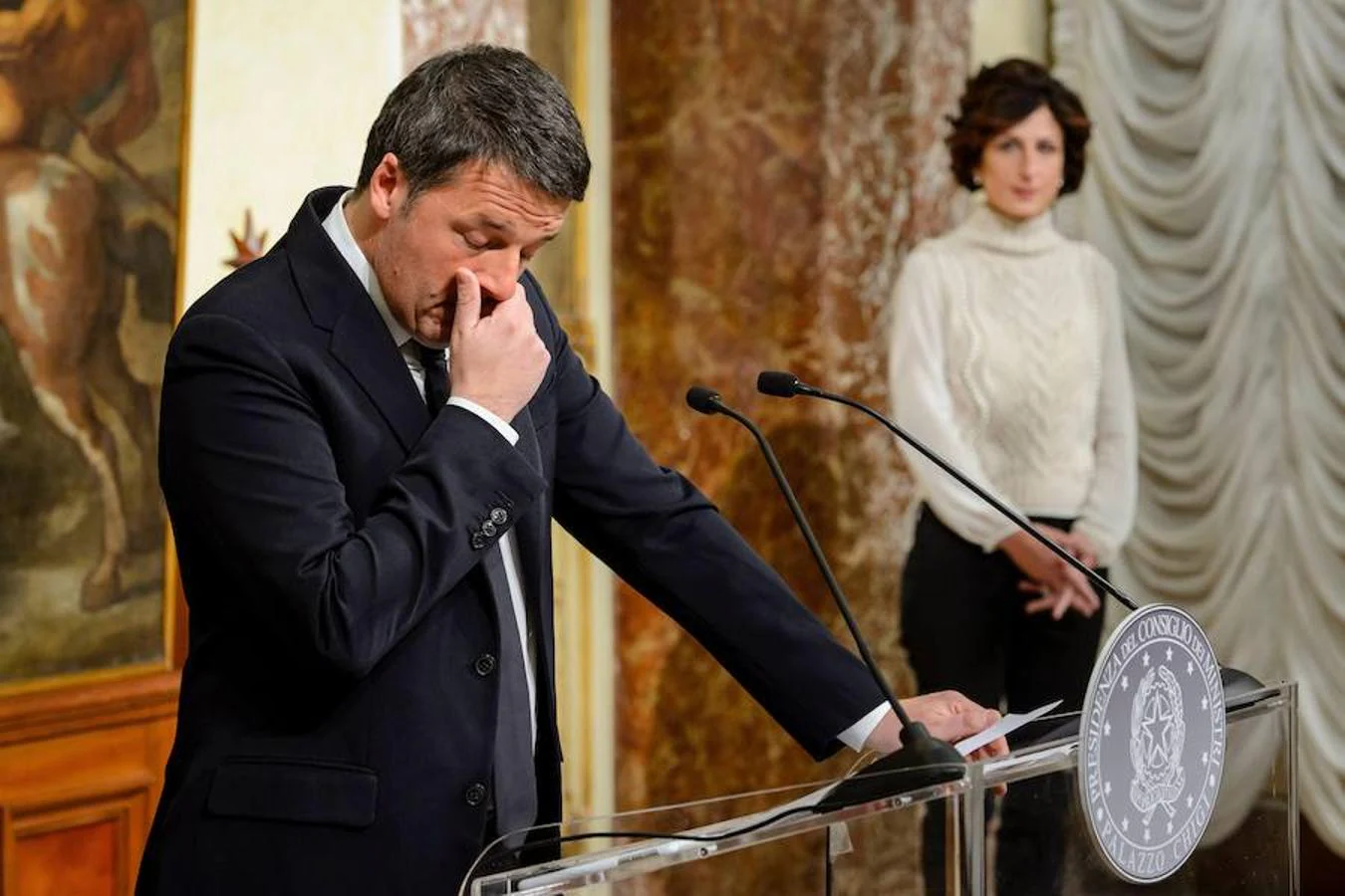«He perdido», ha reconocido Matteo Renzi al inicio de su discurso. El presidente de la República podría no aceptar su dimisión y buscar otra salida del Ejecutivo