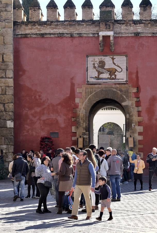 El buen tiempo atrae a los visitantes a Sevilla por el puente de la Inmaculada