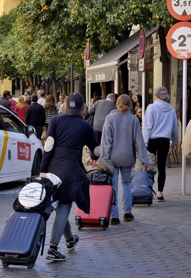 El buen tiempo atrae a los visitantes a Sevilla por el puente de la Inmaculada