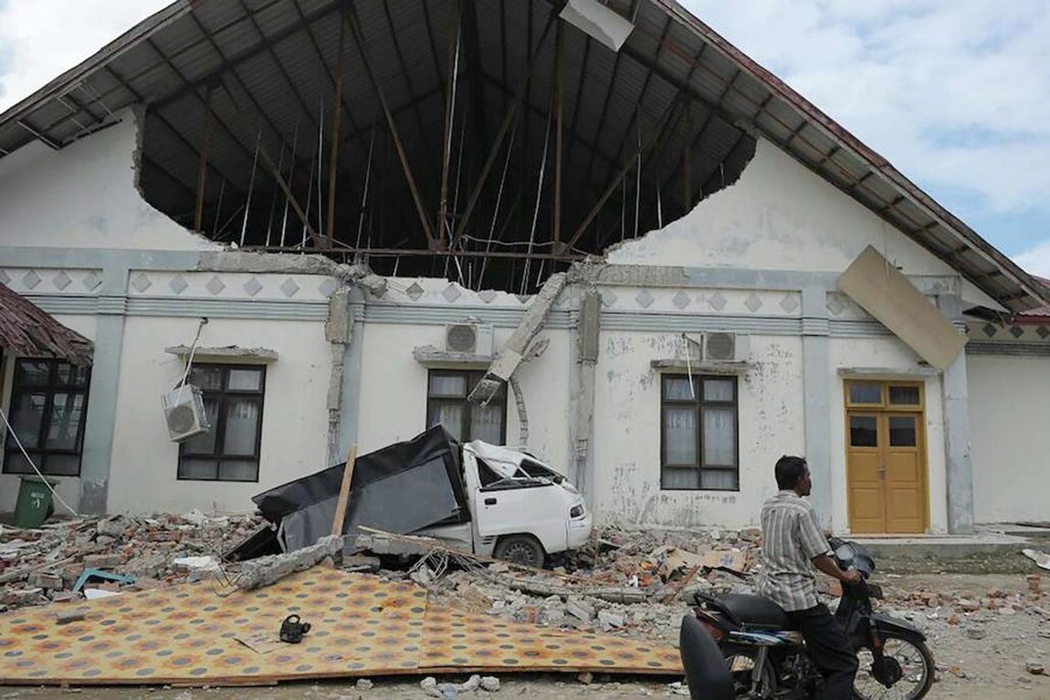 Los destrozos que ha causado en Indonesia el terremoto de 6,5