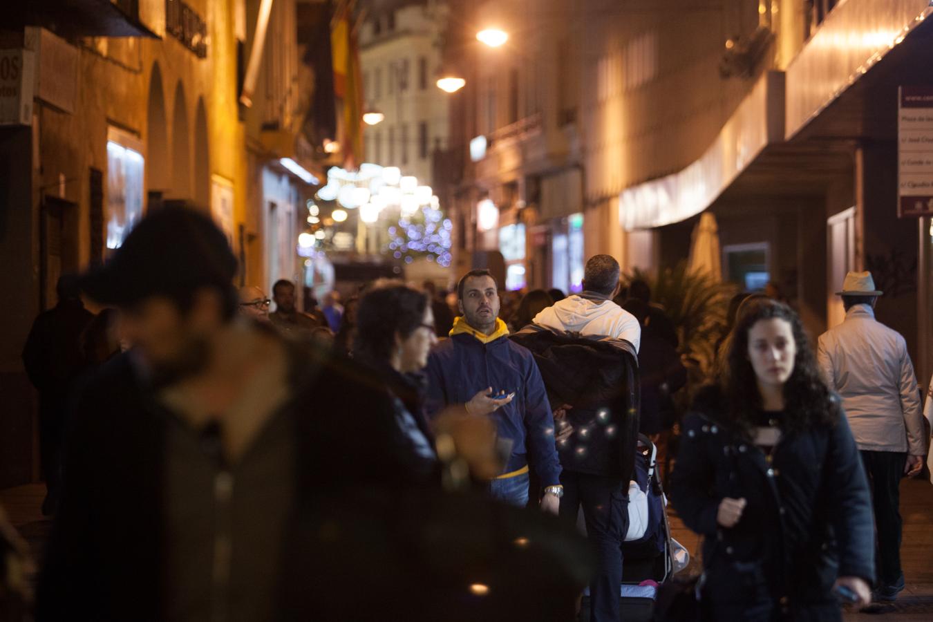 Un viernes de compras navideñas en Córdoba, en imágenes