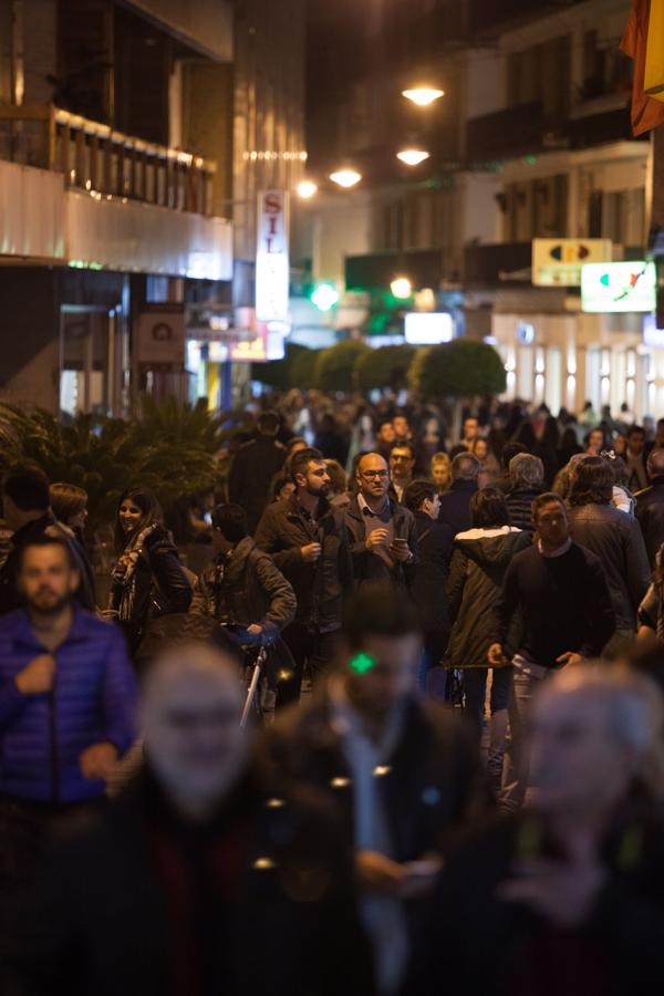 Un viernes de compras navideñas en Córdoba, en imágenes