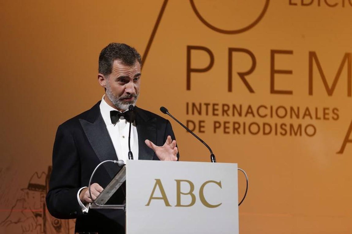 El Rey Felipe VI ha sido el último en intervenir durante la gala de los Premios Mariano de Cavi, Luca de Tena y Mingote: «La noticia es fundamental para el sistema democrático», ha dicho. Jaime García