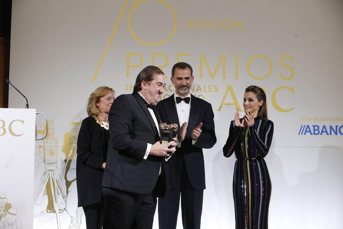 El fotógrafo Juan Manuel Serrano recibe su premio Mingote. Jaime García