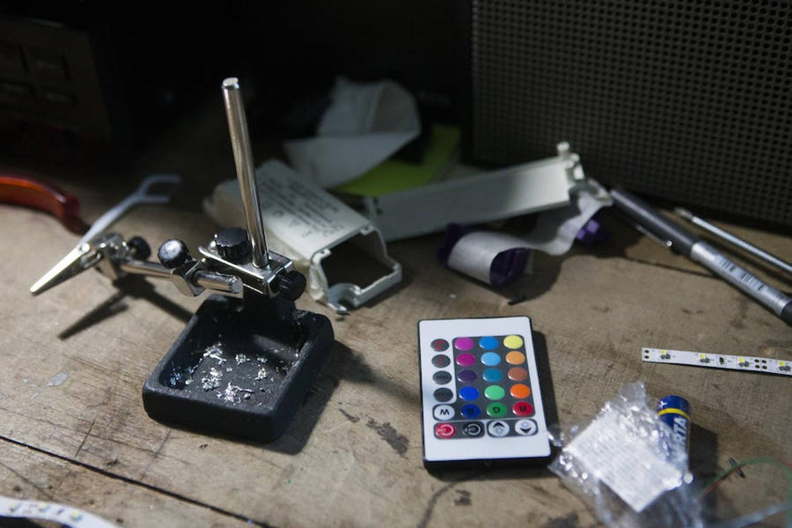 Algunas de las herramientas presentes ahora en la mesa de trabajo de Pizarro. 