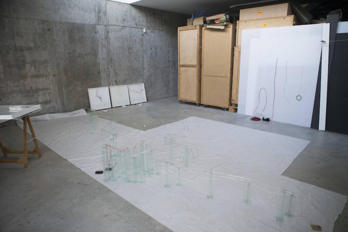 Un detalle de la zona central de trabajo del taller de la madrileña. 