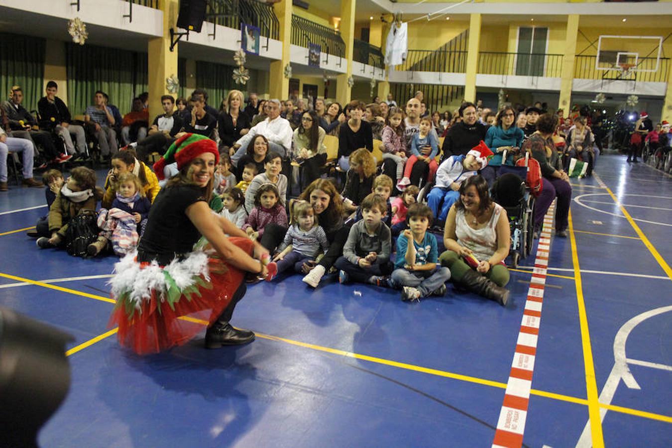 Papa Noel y los bomberos visitan Parapléjicos