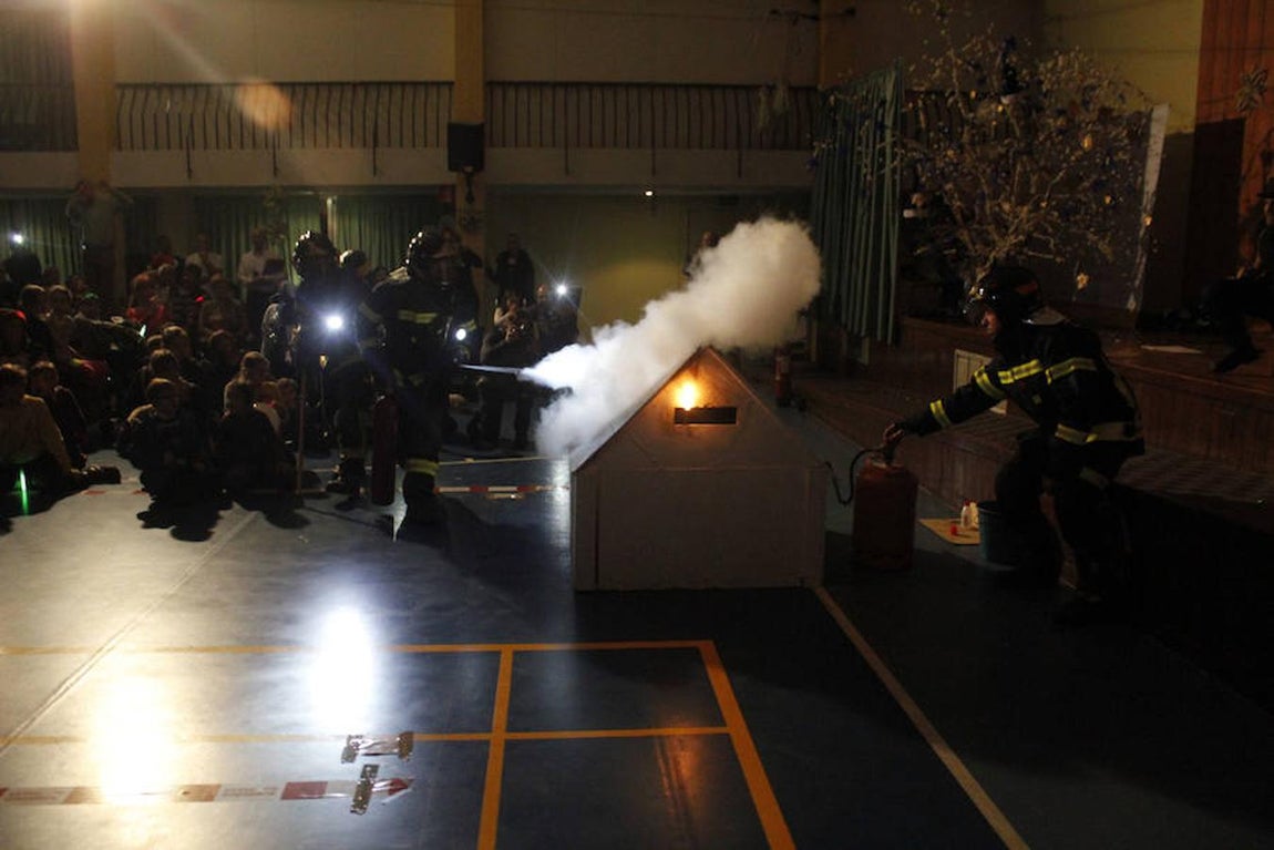Papa Noel y los bomberos visitan Parapléjicos