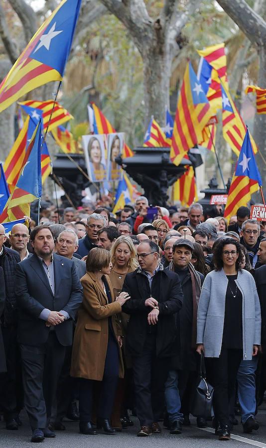 La marcha ha contado con la presencia de varias banderas independentistas. 