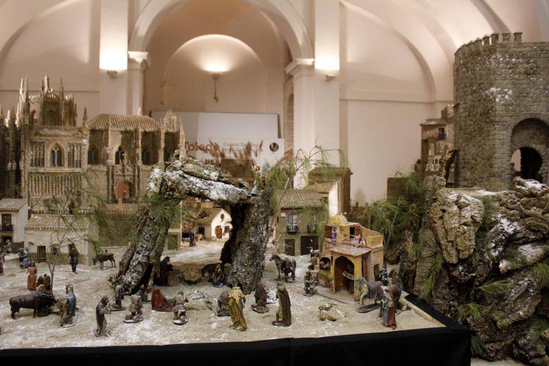 Un belén con numerosos monumentos de Toledo y mil figuras