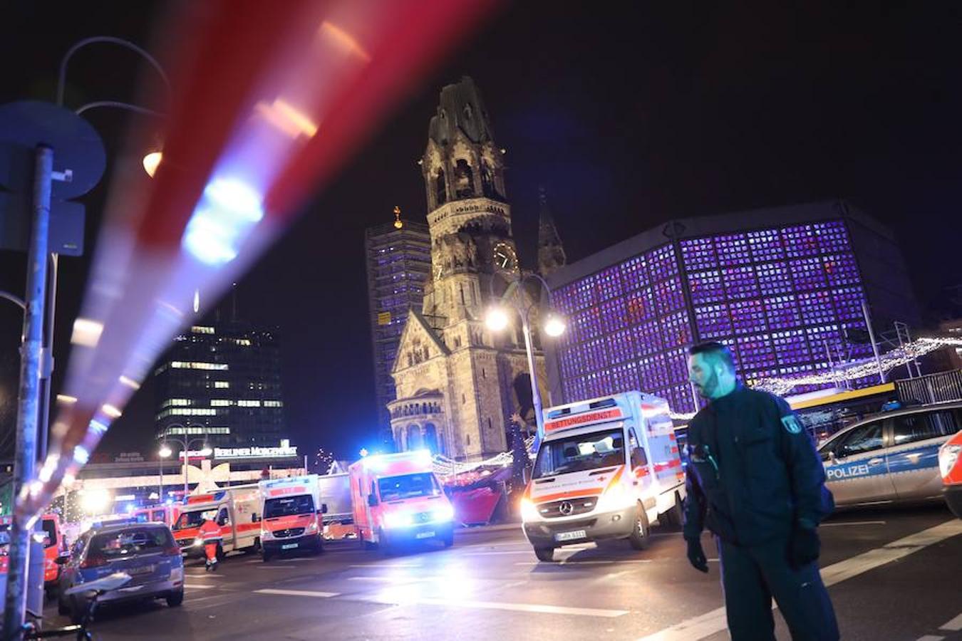 Imágenes de la escena tras el atropello a una multitud en Berlín