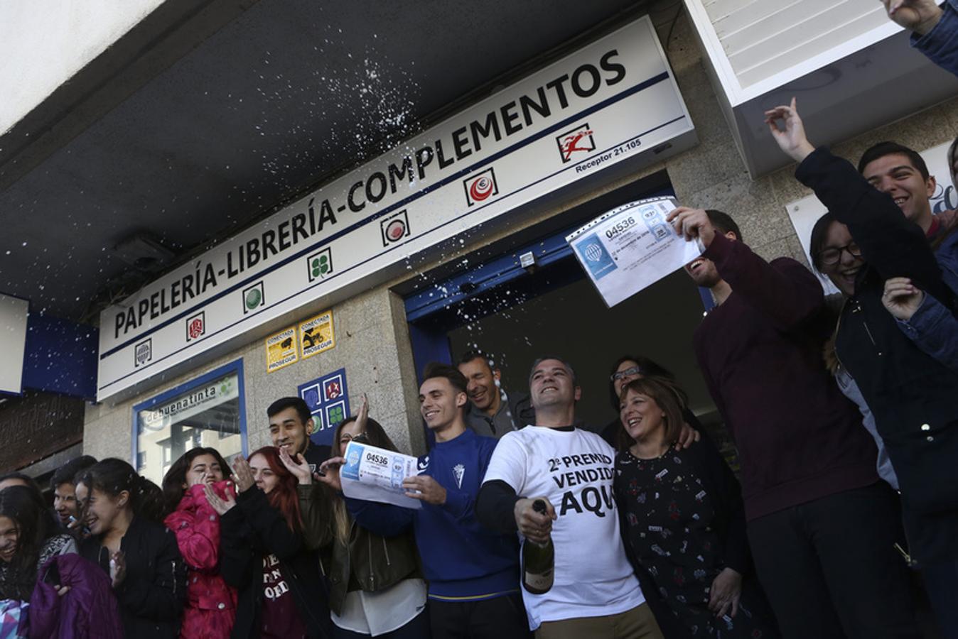 Fotos: Alegría desbordada en Cádiz por el segundo premio