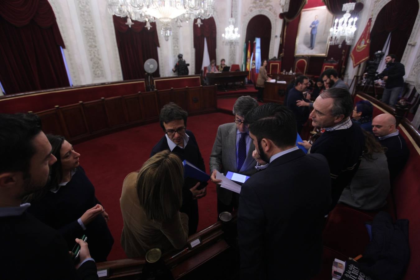 Tensión ciudadana en el Pleno extraordinario de la Limpieza