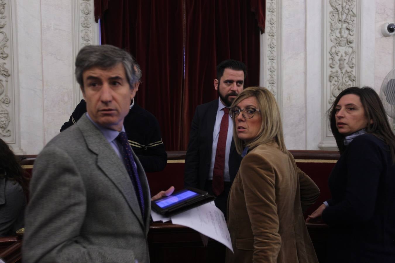 Tensión ciudadana en el Pleno extraordinario de la Limpieza