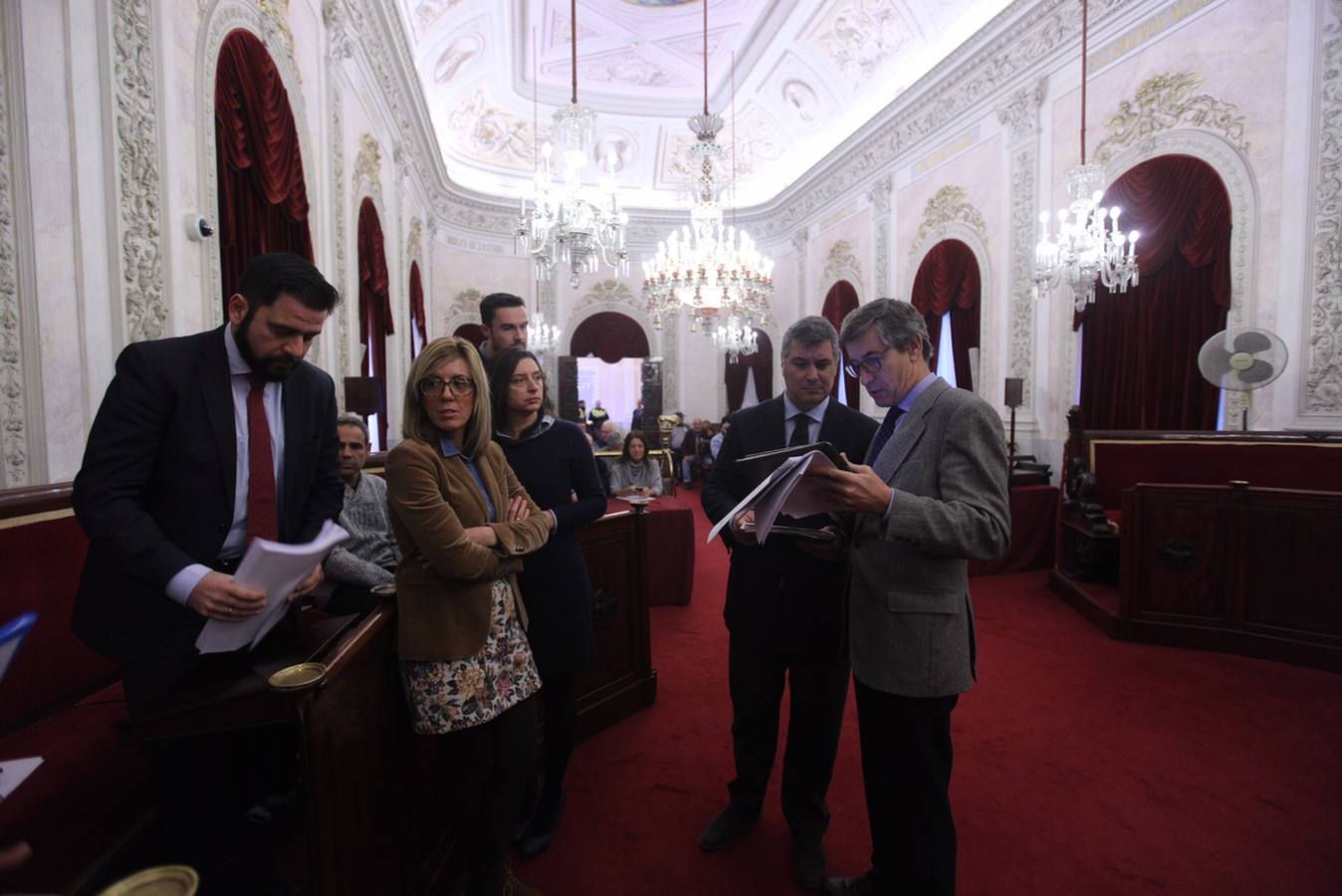 Tensión ciudadana en el Pleno extraordinario de la Limpieza