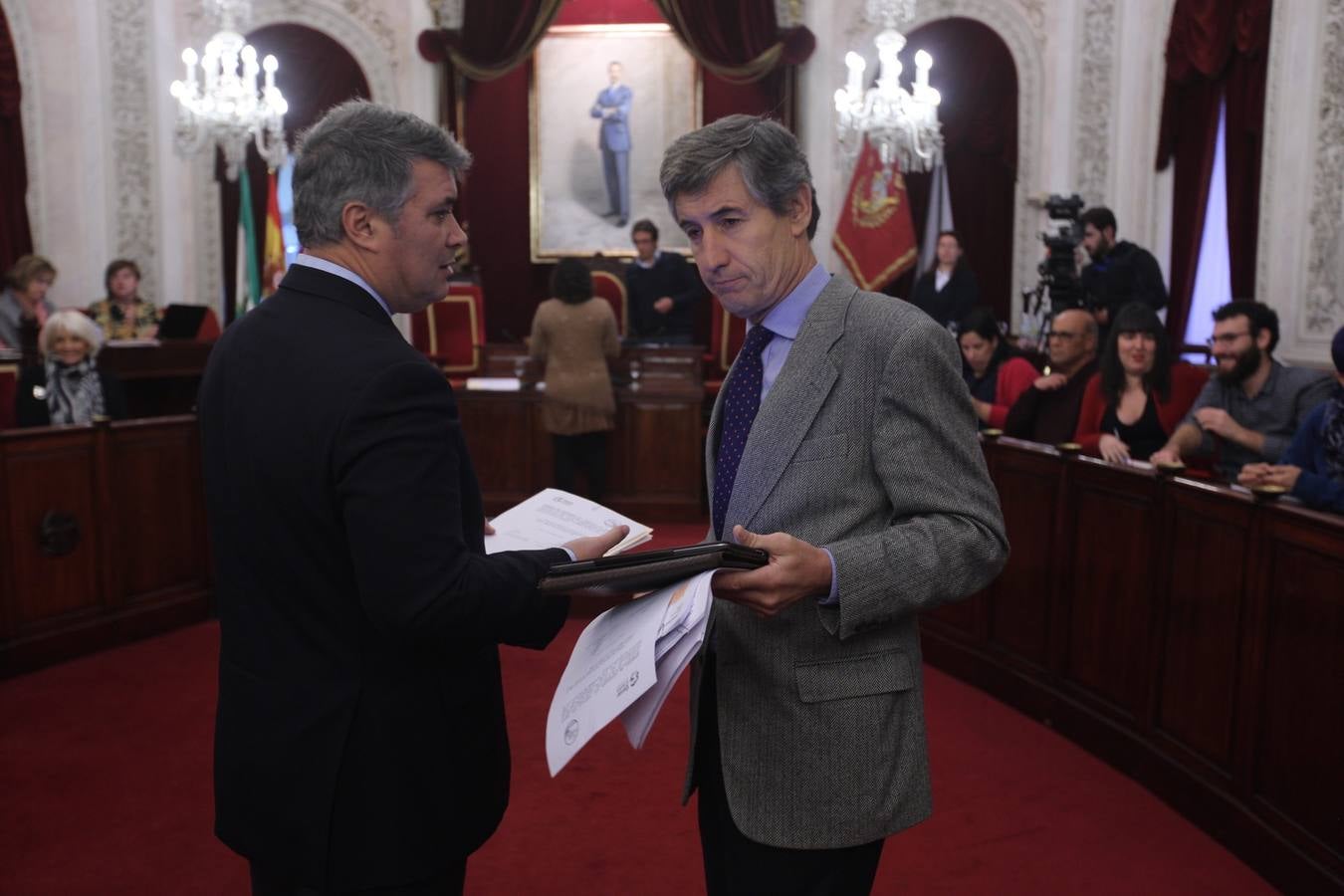 Tensión ciudadana en el Pleno extraordinario de la Limpieza