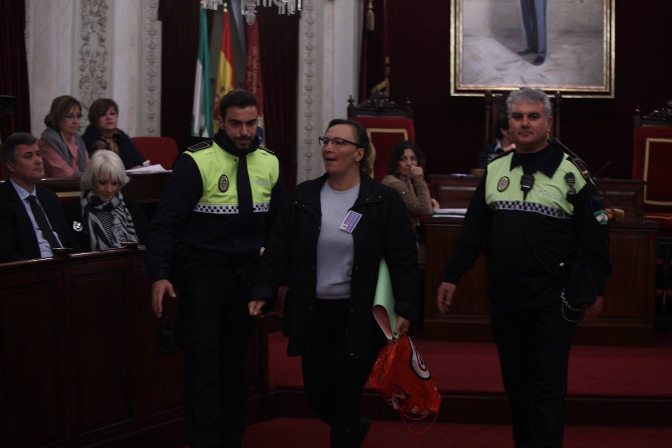 Tensión ciudadana en el Pleno extraordinario de la Limpieza