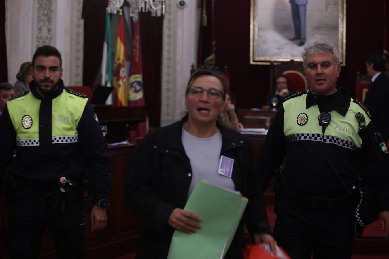 Tensión ciudadana en el Pleno extraordinario de la Limpieza