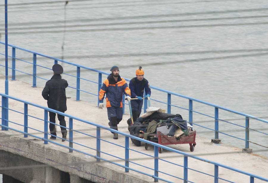 Rescate. Los primeros cuerpos localizados flotaban en el Mar Negro