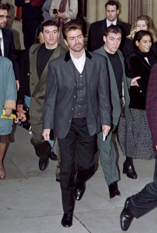 Comenzó su participación en el negocio de la música tocando en los clubes de jóvenes DJ y las escuelas locales de todo Bushey, Stanmore y Watford. 