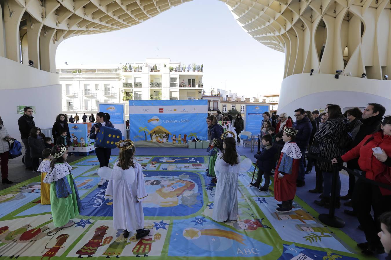 Los niños hacen el «Caminito de Belén» en Sevilla