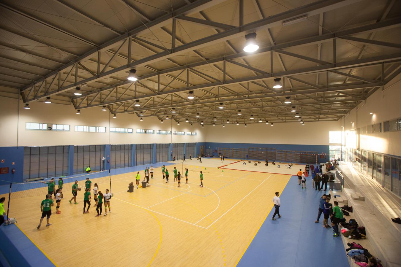 Primer día de actividad real en el polideportivo de Fidiana, en imágenes