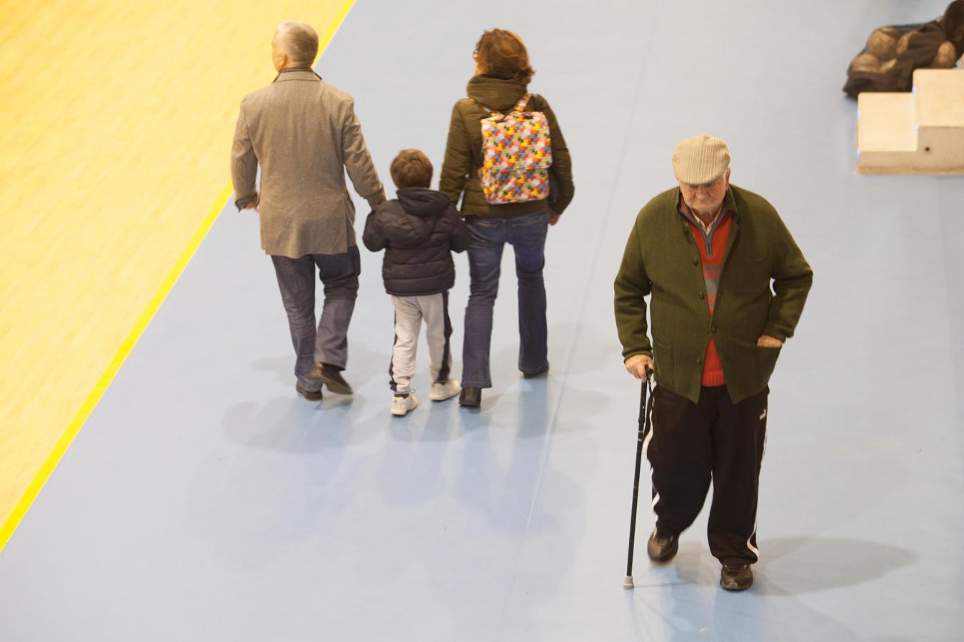 Primer día de actividad real en el polideportivo de Fidiana, en imágenes