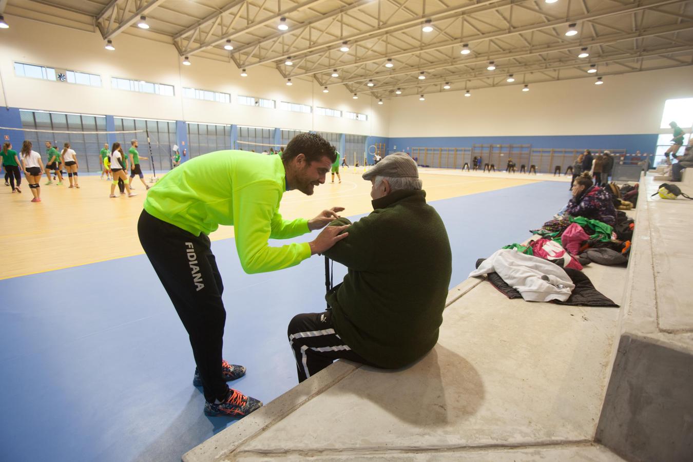 Primer día de actividad real en el polideportivo de Fidiana, en imágenes