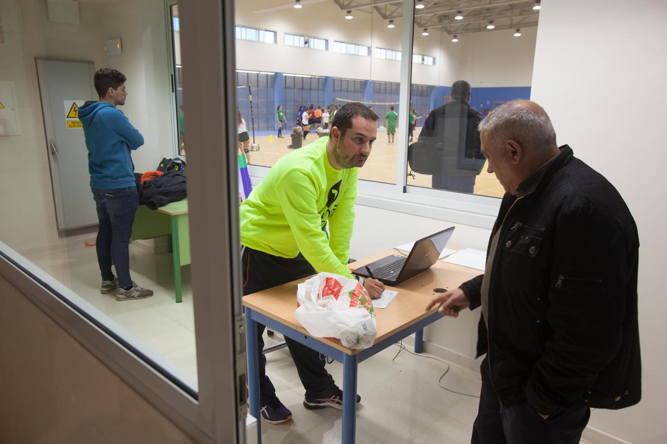 Primer día de actividad real en el polideportivo de Fidiana, en imágenes