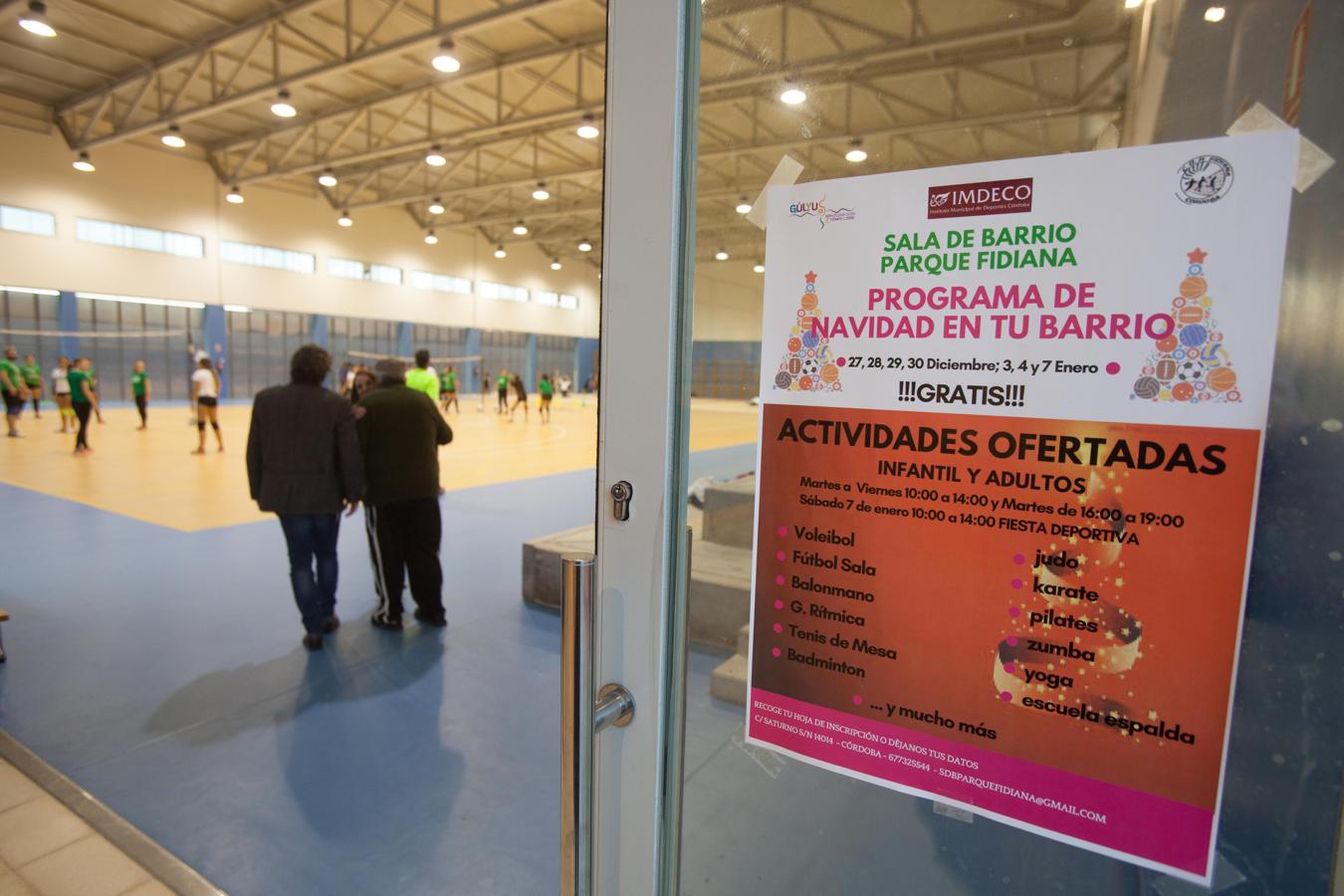 Primer día de actividad real en el polideportivo de Fidiana, en imágenes