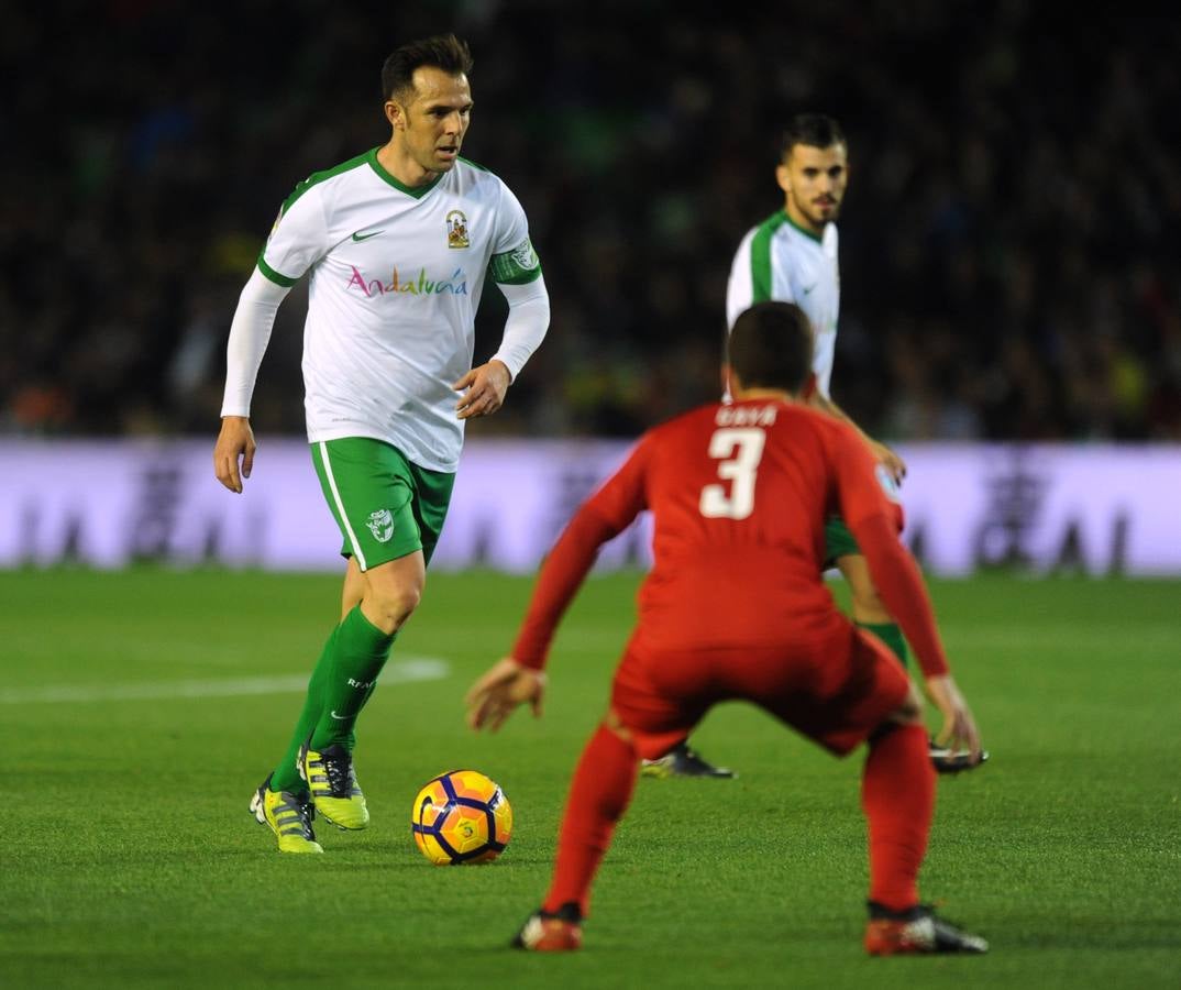 El partido ha servido para despedir de los terrenos de juego al mítico campeón del mundo sevillano, Carlos Marchena