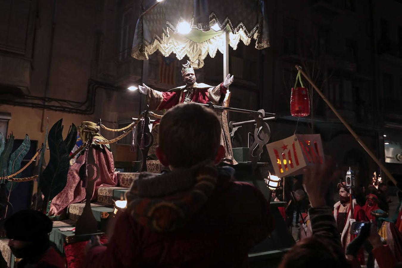 Los farolillos independentistas asoman en la cabalgata de Vic