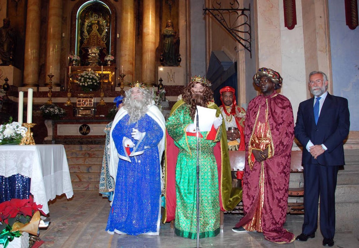 Los Reyes Magos con el alcalde de Talavera, Jaime Ramos. 