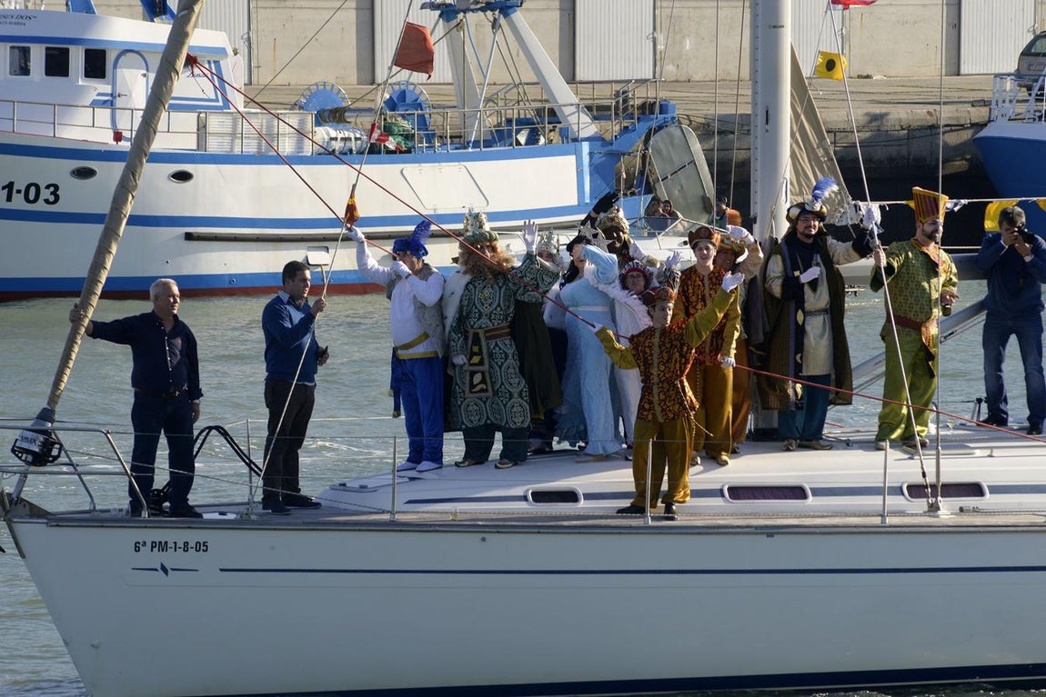 FOTOS: El paso de los Reyes Magos por las ciudades de la Bahía