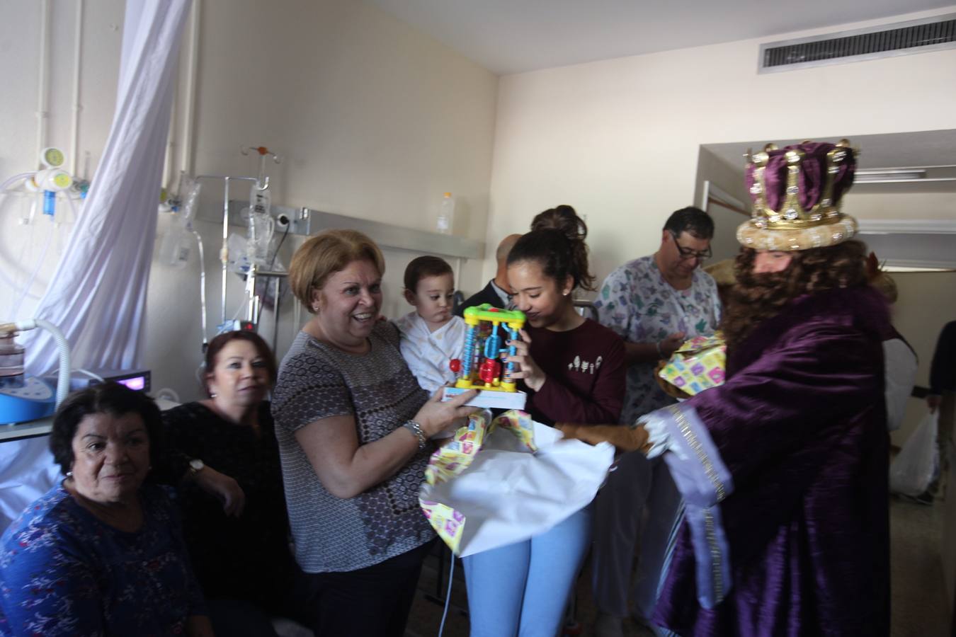 Visita de los Reyes Magos al Hospital Puerta del Mar