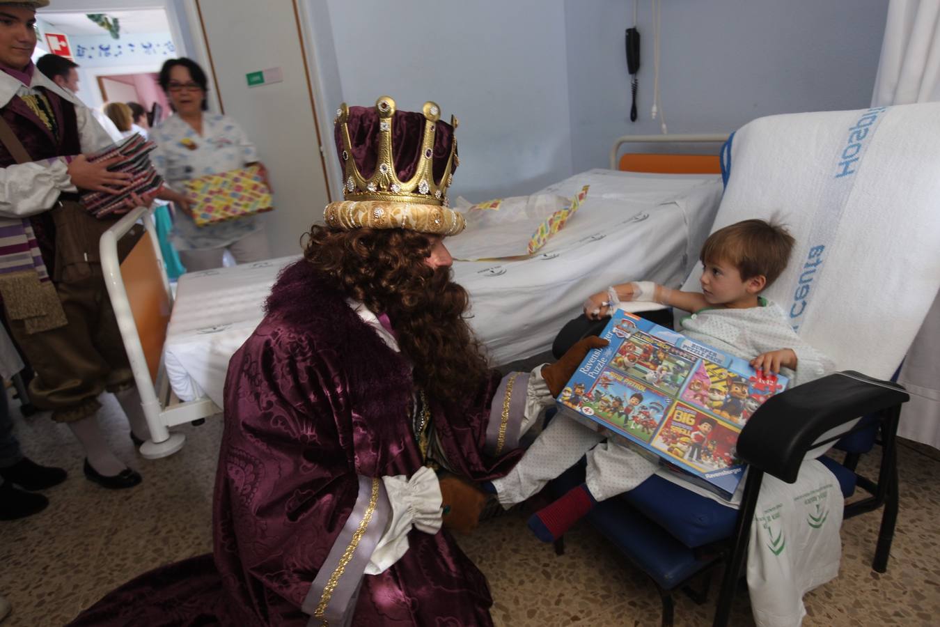 Visita de los Reyes Magos al Hospital Puerta del Mar