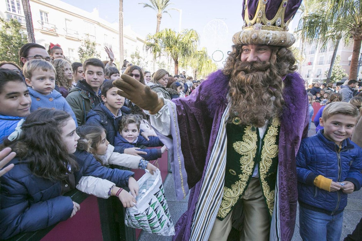 FOTOS: El paso de los Reyes Magos por las ciudades de la Bahía