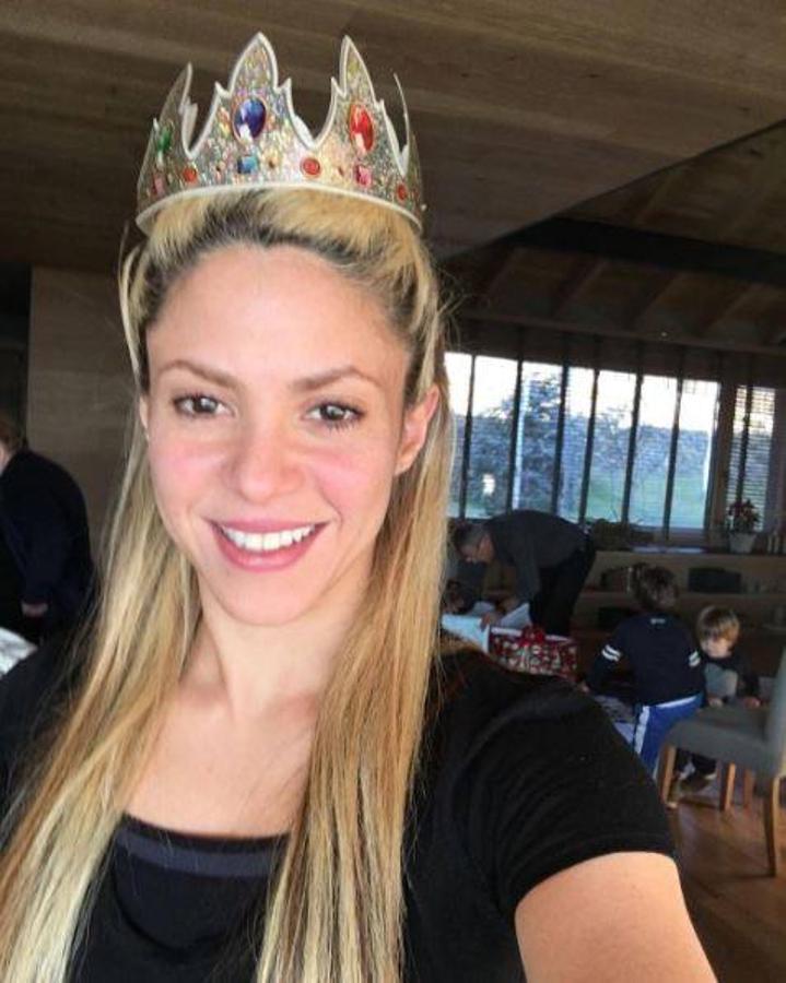 Shakira. «Adivinen a quien le salió el rey en el roscón? Shak»