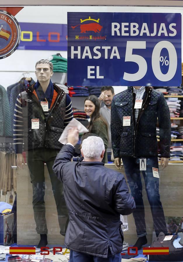 Las mejores imágenes de la fiebre de las rebajas que no cesa
