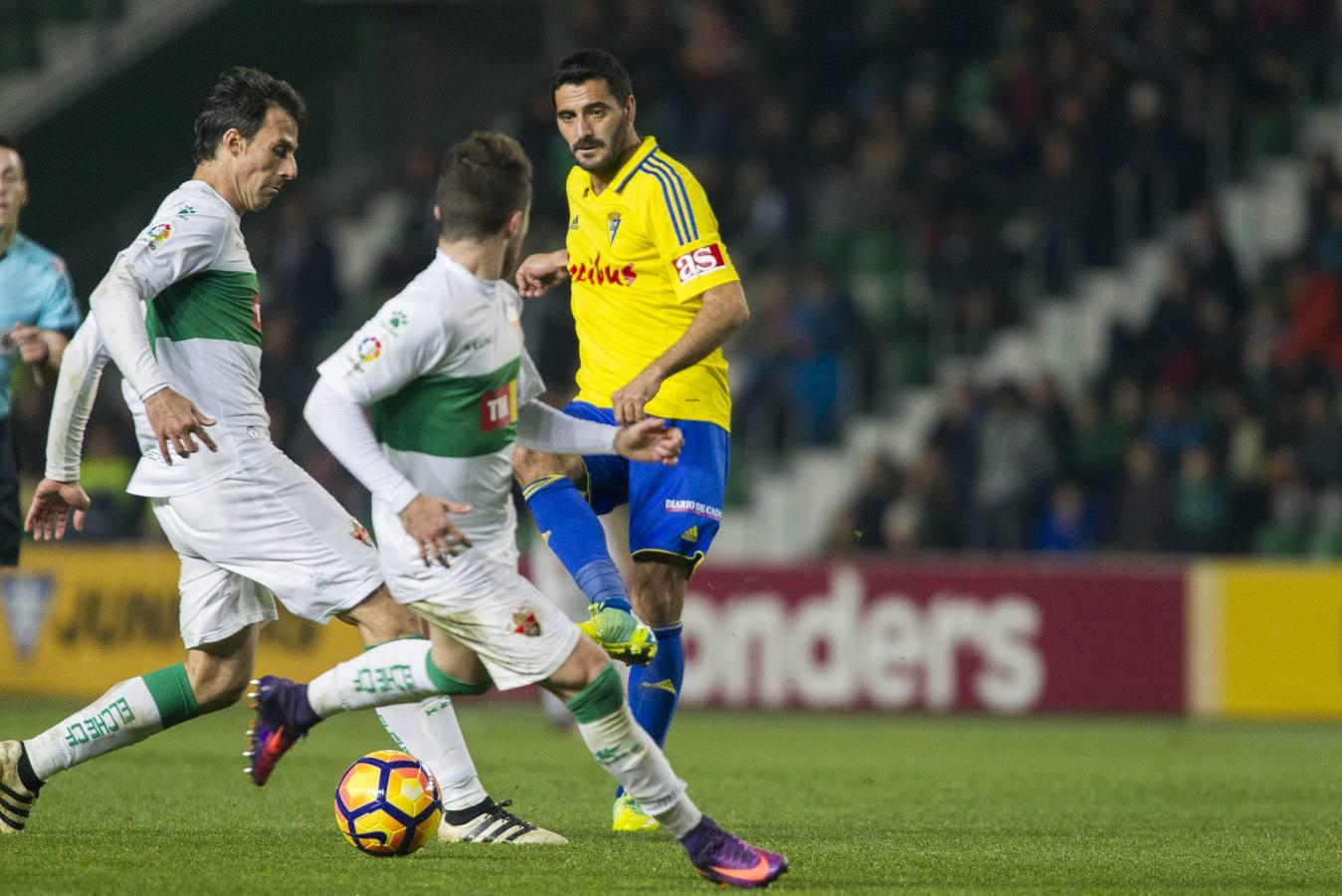 El Cádiz C.F. gana en Elche (2-3)