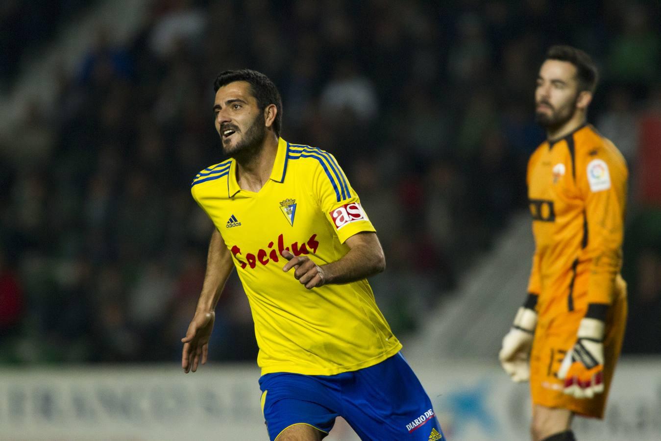 El Cádiz C.F. gana en Elche (2-3)