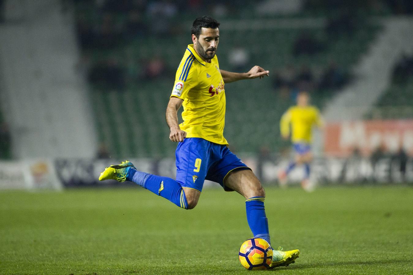 El Cádiz C.F. gana en Elche (2-3)