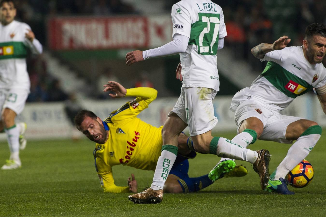 El Cádiz C.F. gana en Elche (2-3)