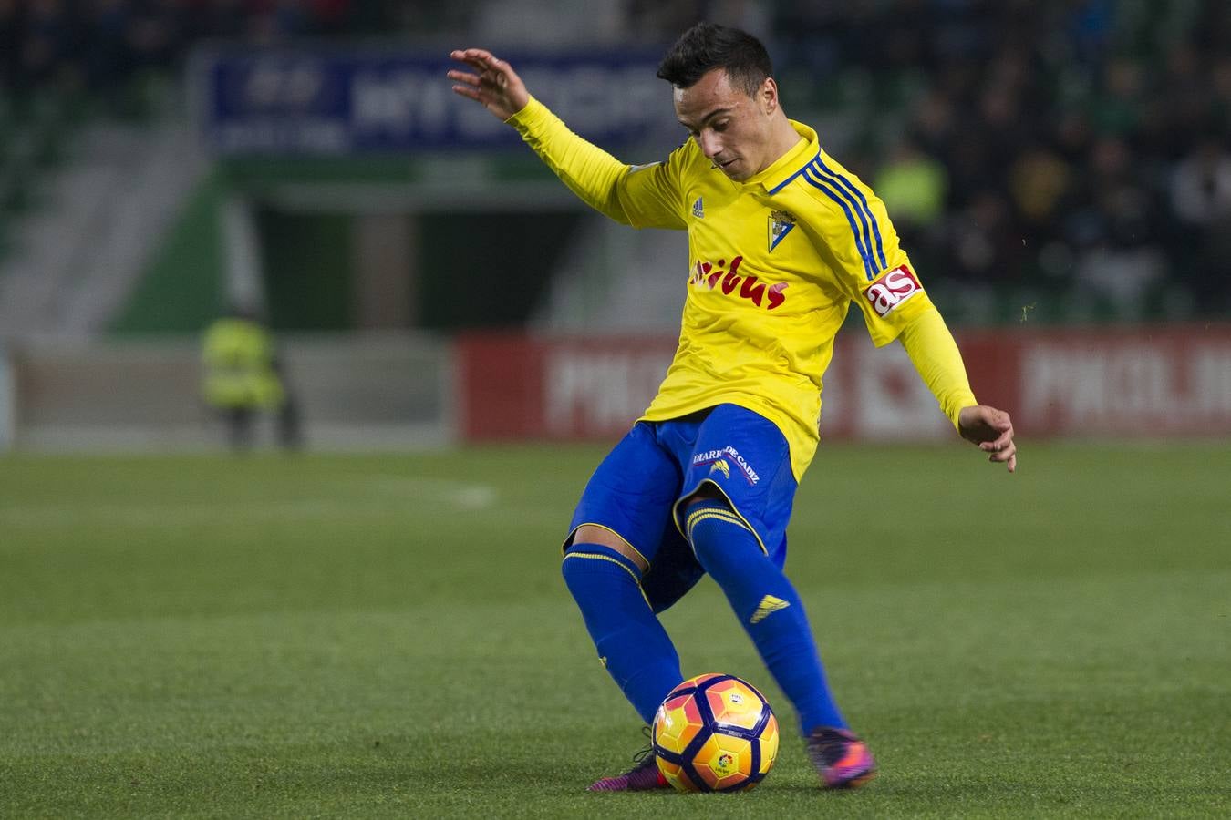 El Cádiz C.F. gana en Elche (2-3)