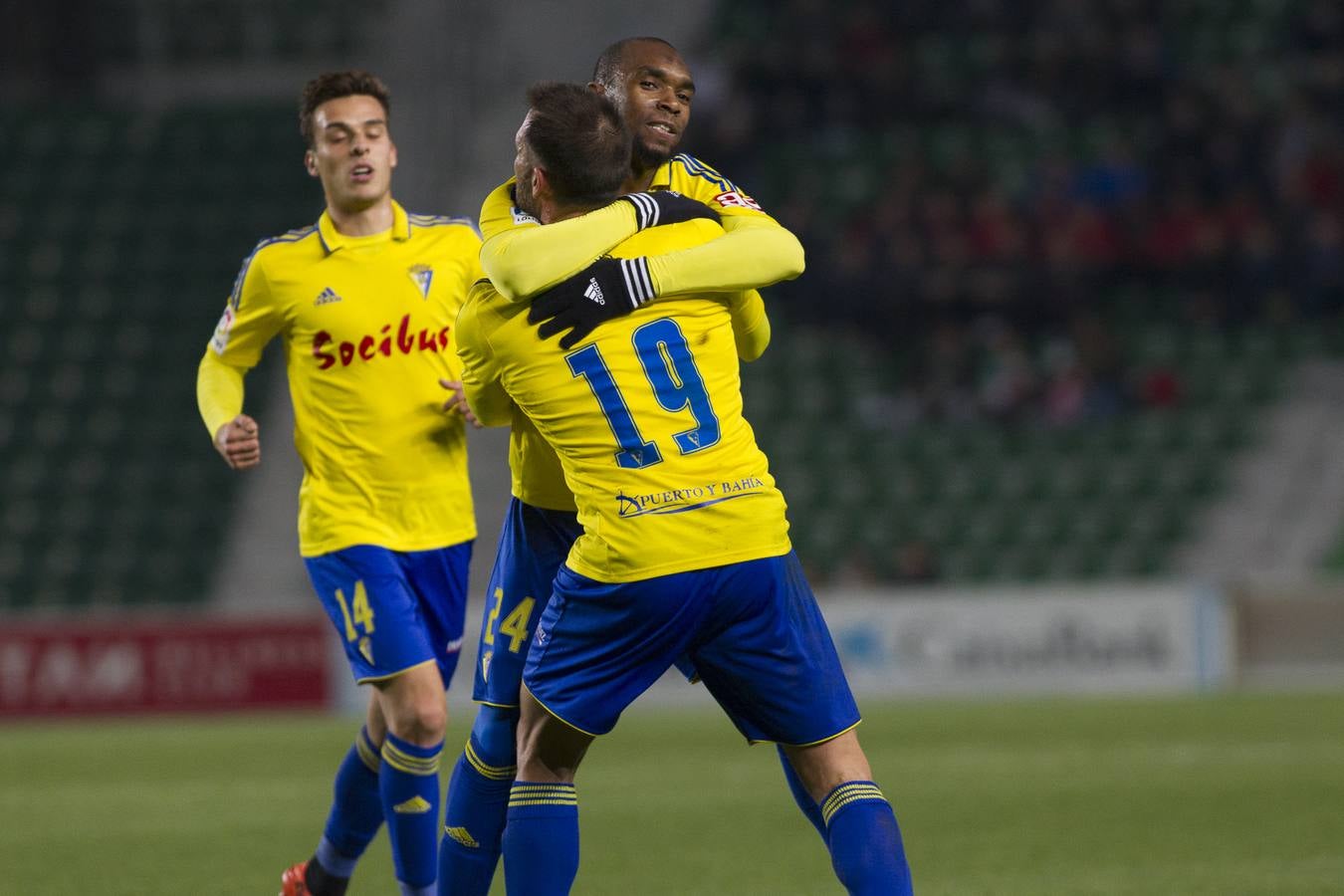 El Cádiz C.F. gana en Elche (2-3)