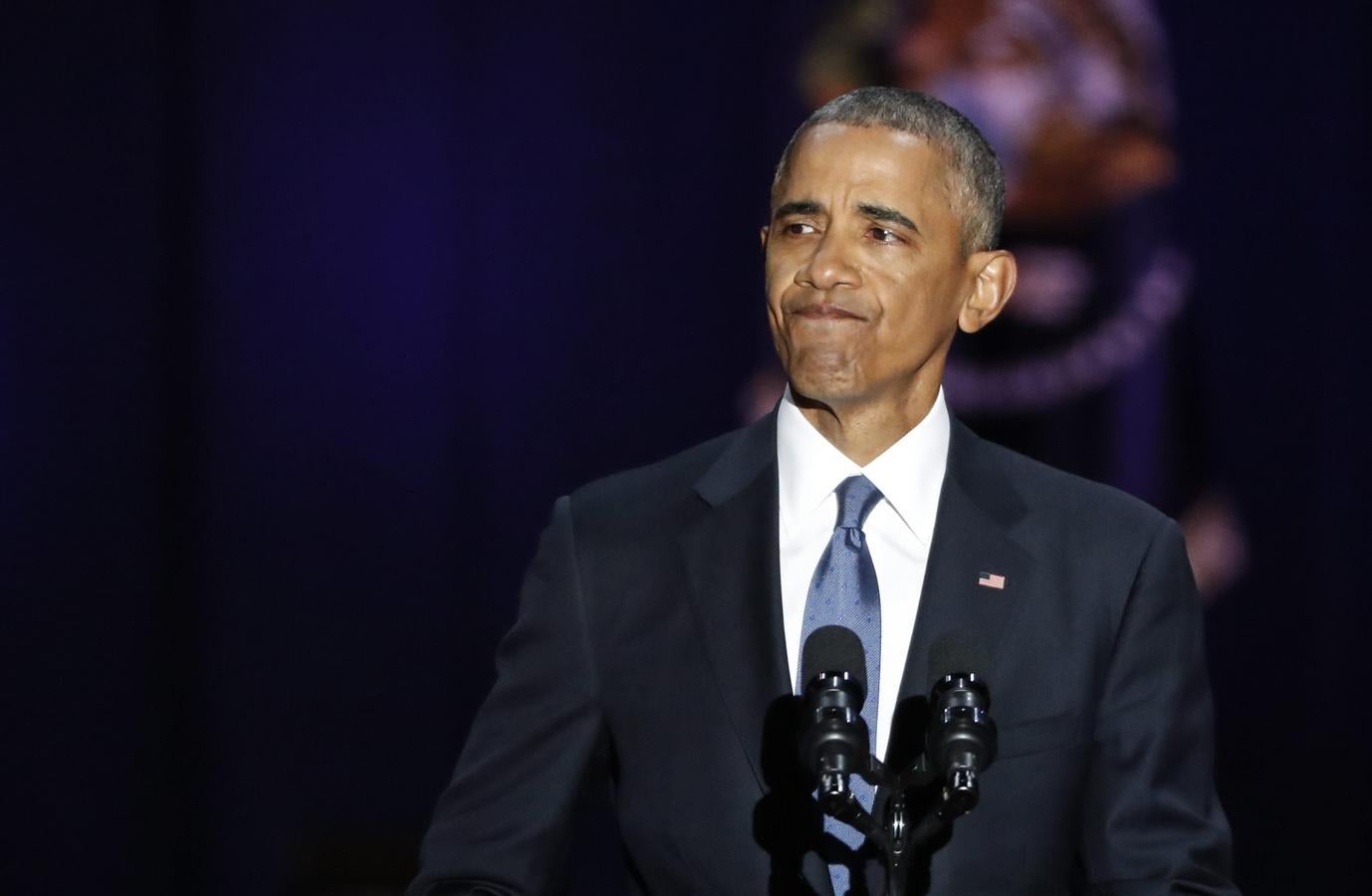 Obama se emociona durante el acto de despedida de la Presidencia celebrado en Chicago, Illinois. 