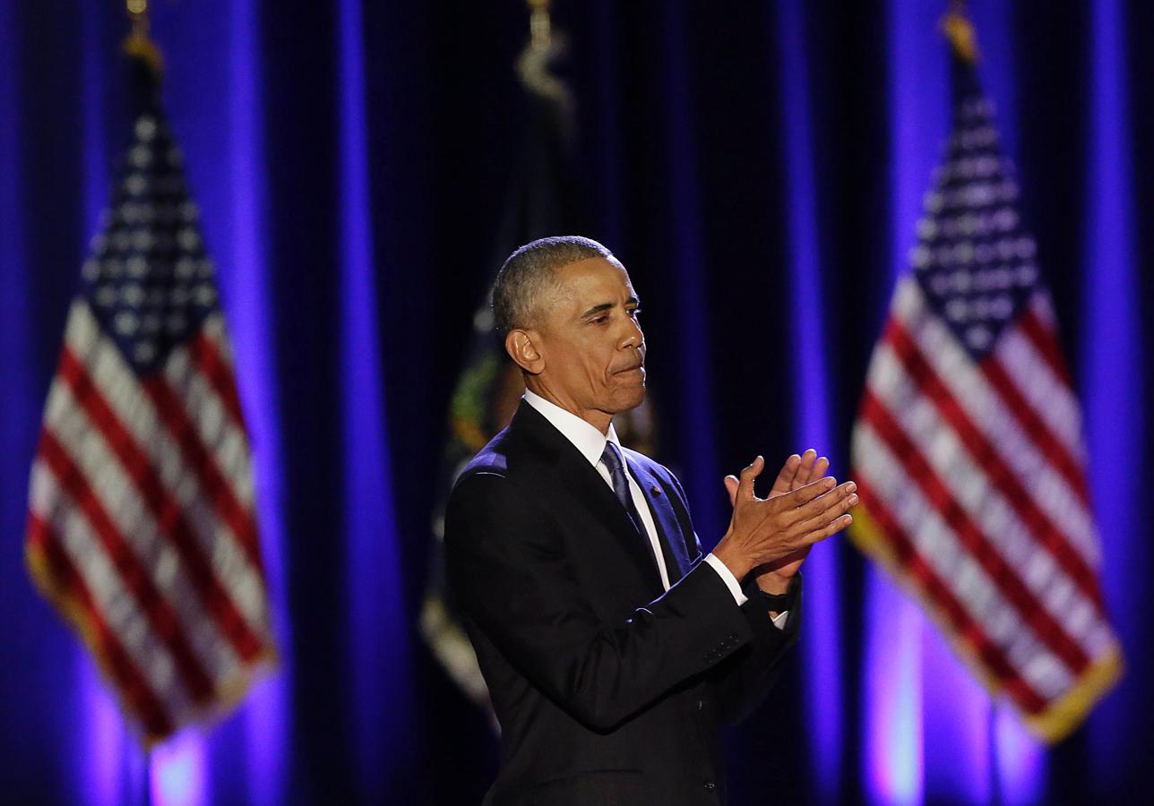 Obama aplaude durante el acto de despedida de la Presidencia celebrado en Chicago, Illinois. 