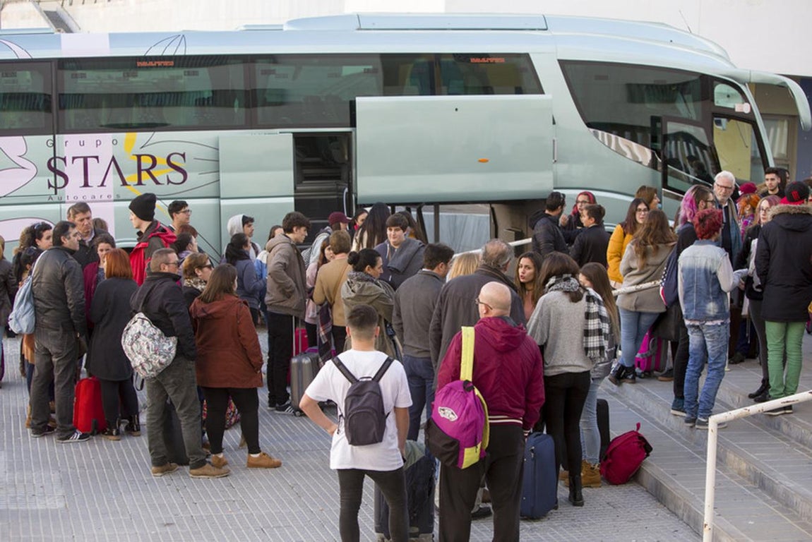 El frustrado viaje escolar de la Escuela de Arte en imágenes